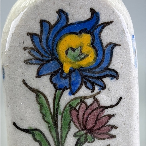 Antique Handcrafted Persian Iznik Vase - Picture 7 of 12